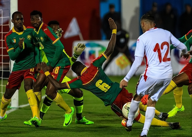 法国队险胜丹麦队，黄鸭组合统治全场