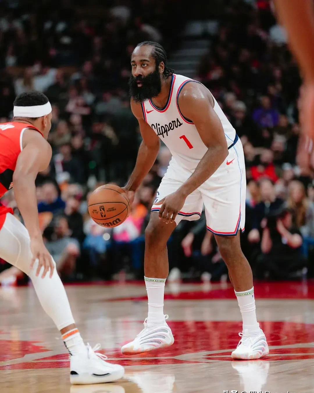 火箭险胜湖人，哈登统治全场