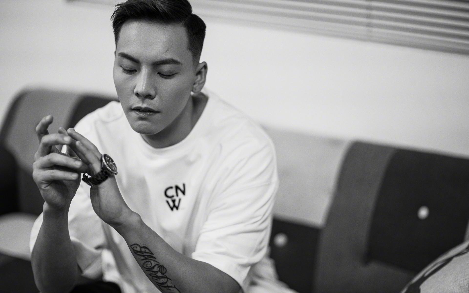 时空交错的竞技场，F1揭幕战之夜与富安健洋的满分答卷